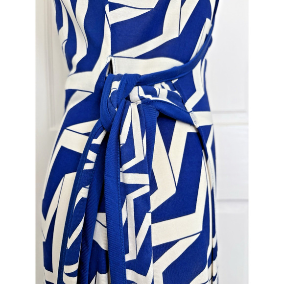 DVF Diane Von Furstenberg Iconic Silk Wrap Dress Betsy Blue White Sz 2 Geometric - Picture 6 of 16